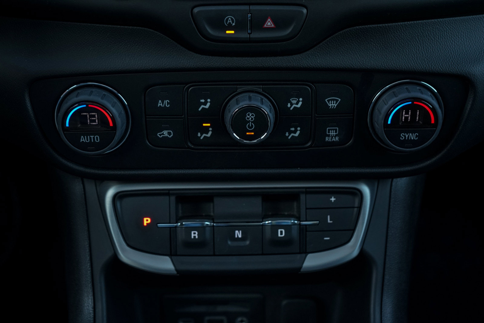 Used 2023 GMC Terrain SLT w/ Infotainment Package II image 19