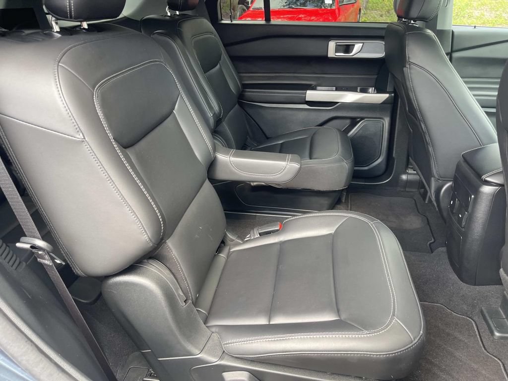 Certified 2024 Ford Explorer XLT w/ Equipment Group 202A AWD/4WD image 27