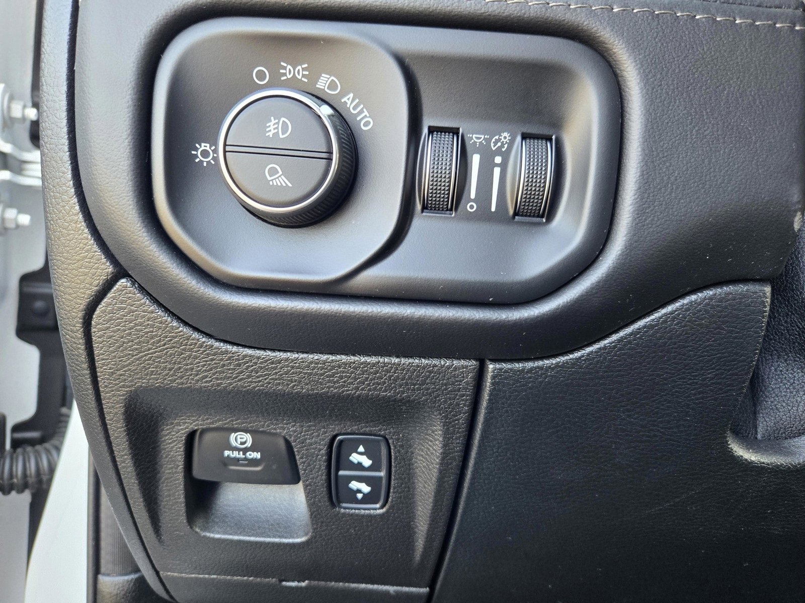 Used 2021 RAM 1500 Limited w/ Trailer Tow Group image 27