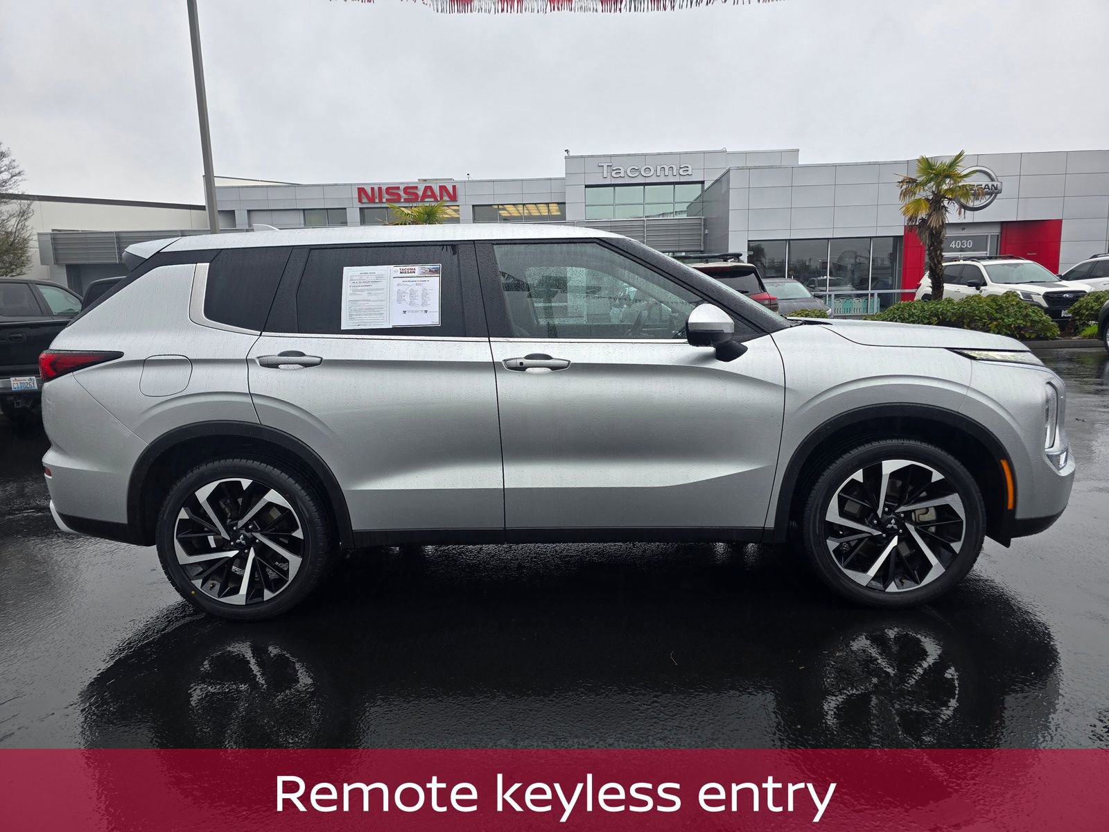 Used 2024 Mitsubishi Outlander SE image 7