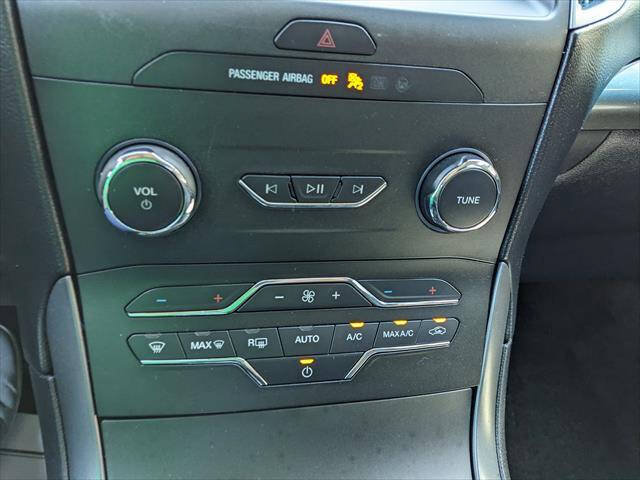 Used 2020 Ford Edge SE FWD image 20