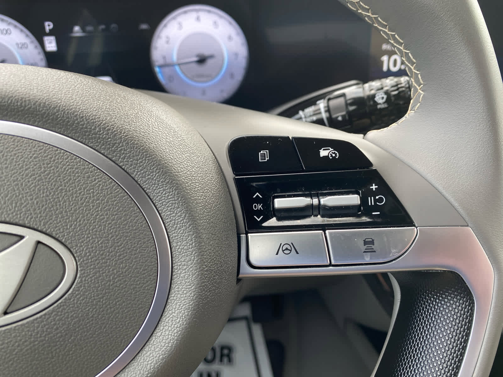 Certified 2025 Hyundai Elantra SEL image 20