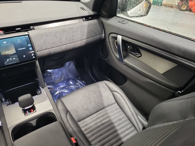Certified 2025 Land Rover Discovery Sport Dynamic SE AWD/4WD image 12