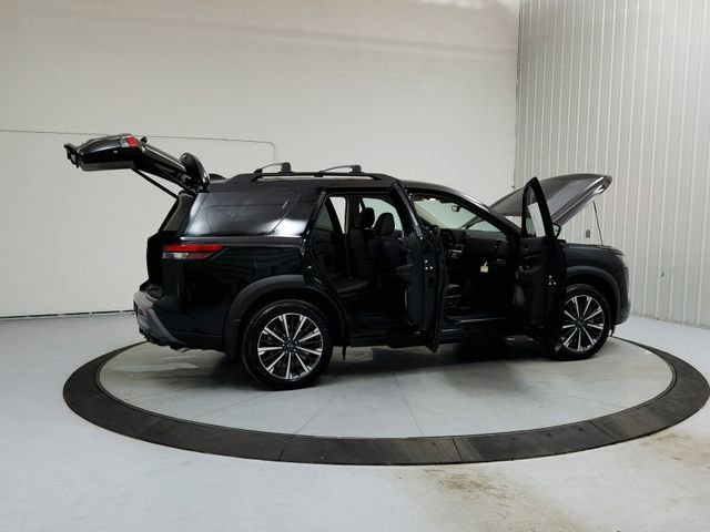 New 2026 Nissan Pathfinder Platinum image 15