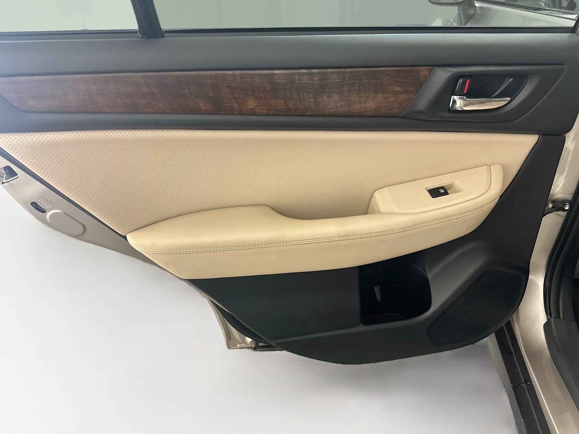 Used 2015 Subaru Outback 3.6R Limited AWD/4WD image 27