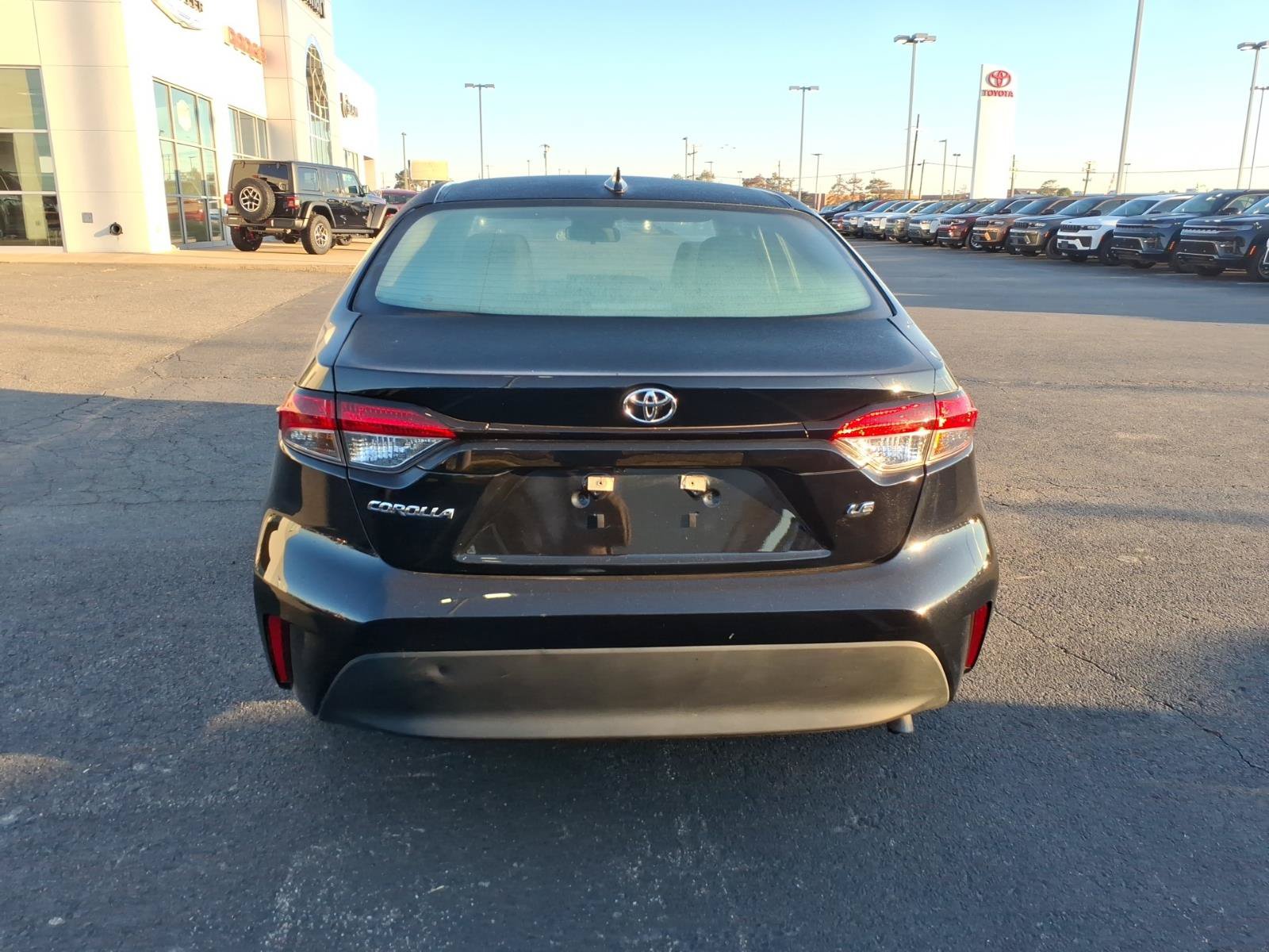 Used 2025 Toyota Corolla LE FWD image 4