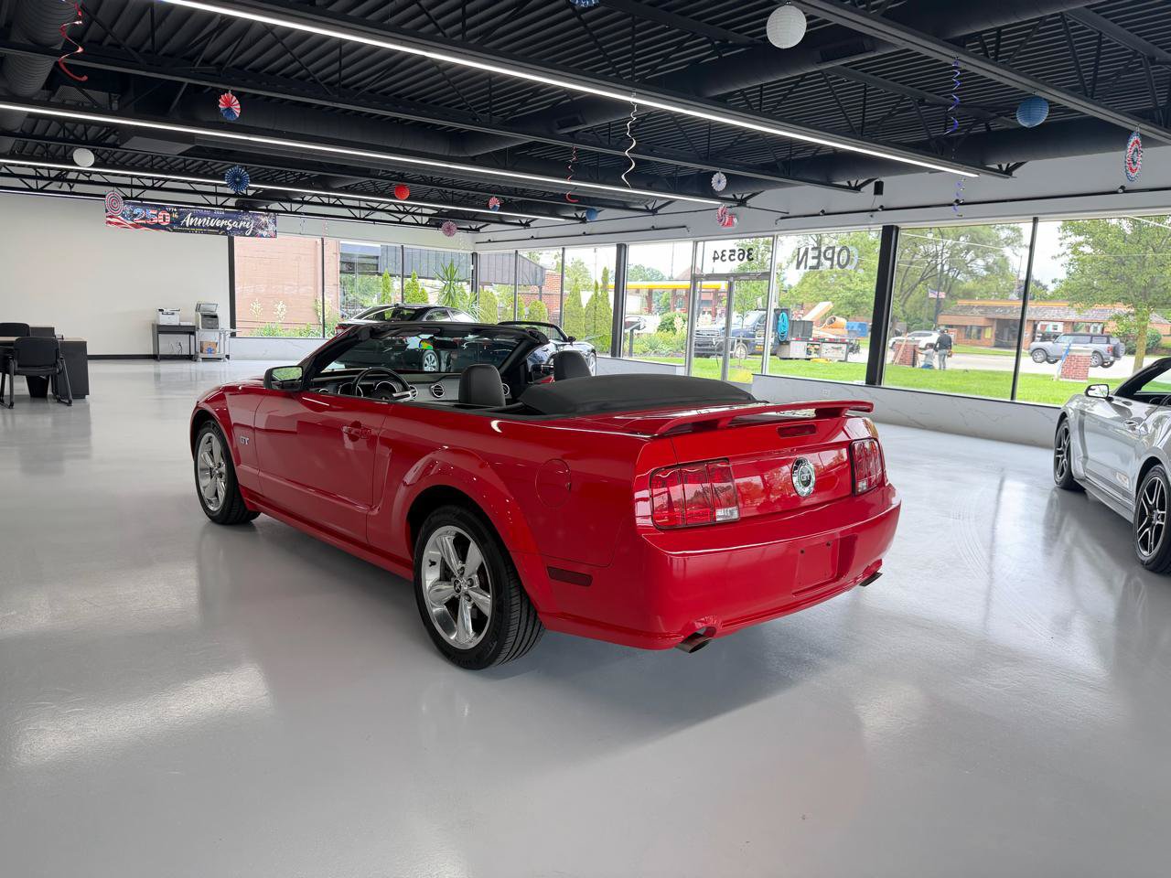 Used 2006 Ford Mustang GT RWD image 12
