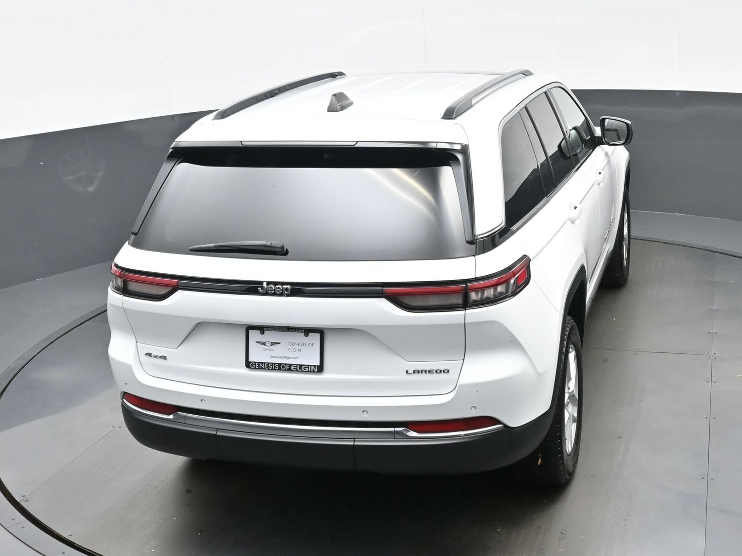 Used 2023 Jeep Grand Cherokee Laredo AWD/4WD image 36