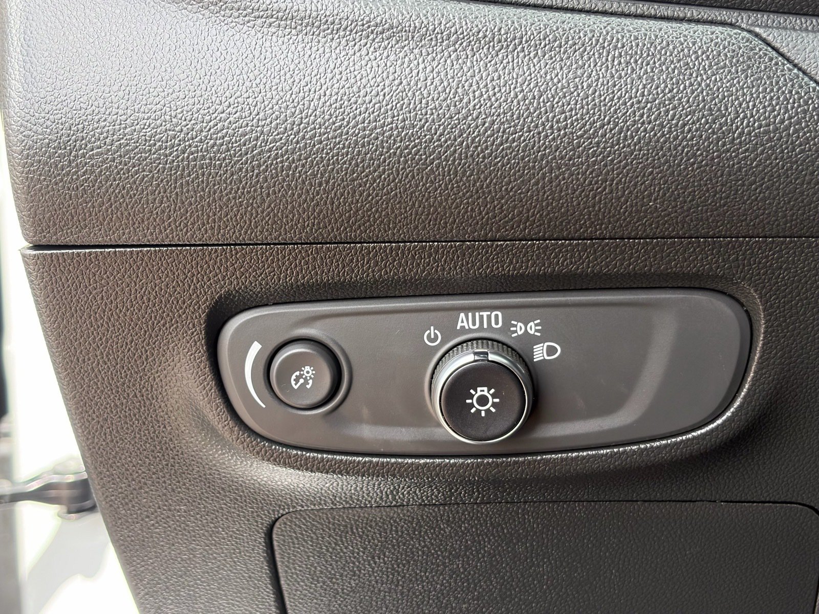 Used 2024 Buick Encore GX Sport Touring w/ Comfort Package FWD image 21