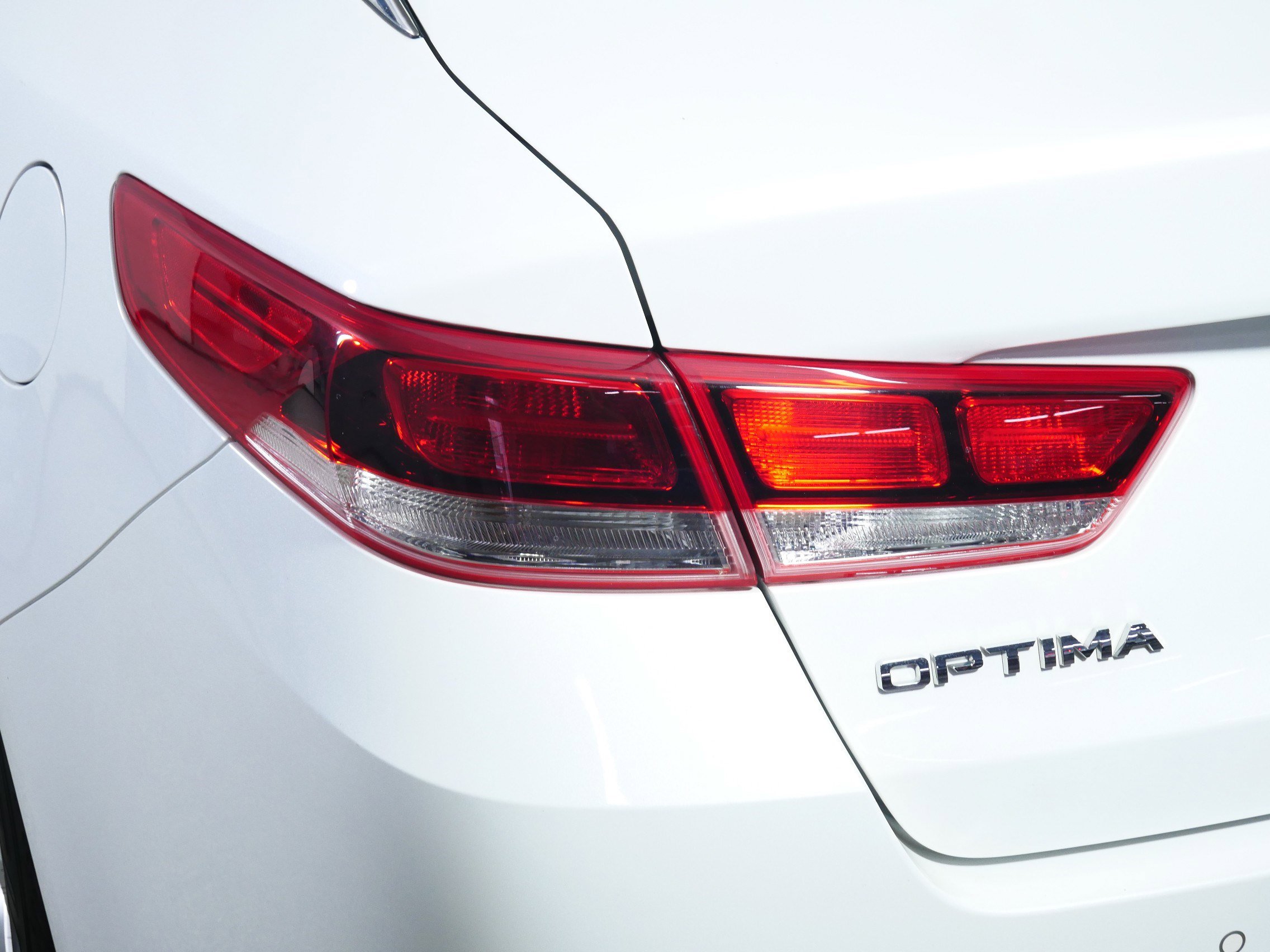 Used 2018 Kia Optima LX w/ 17" Alloy Wheels Package image 17