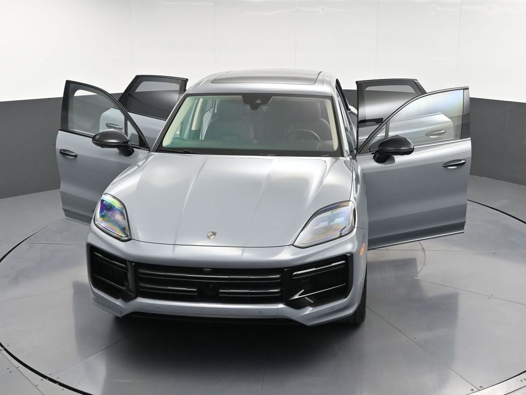 Certified 2025 Porsche Cayenne Turbo AWD/4WD image 34
