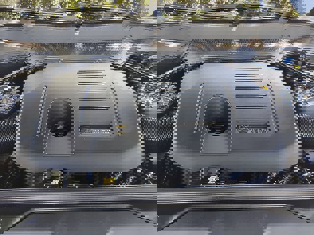 Used 2025 Land Rover Discovery Dynamic SE AWD/4WD image 15