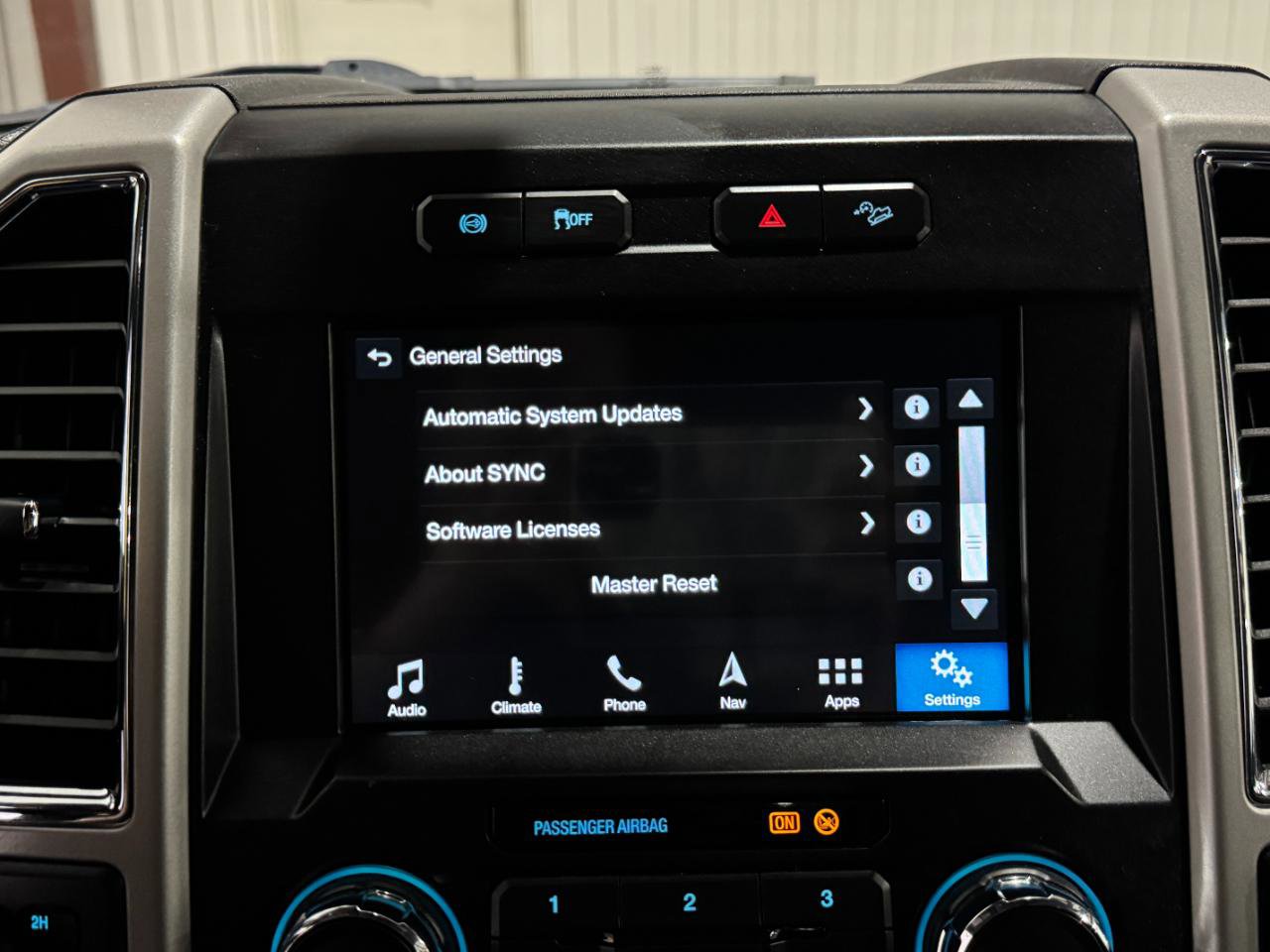 Used 2018 Ford F250 Lariat w/ FX4 Off-Road Package AWD/4WD image 47