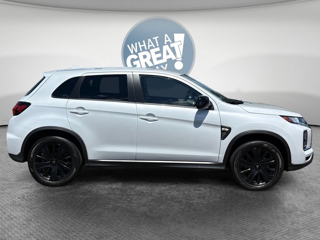 Used 2025 Mitsubishi Outlander Sport LE AWD/4WD image 2