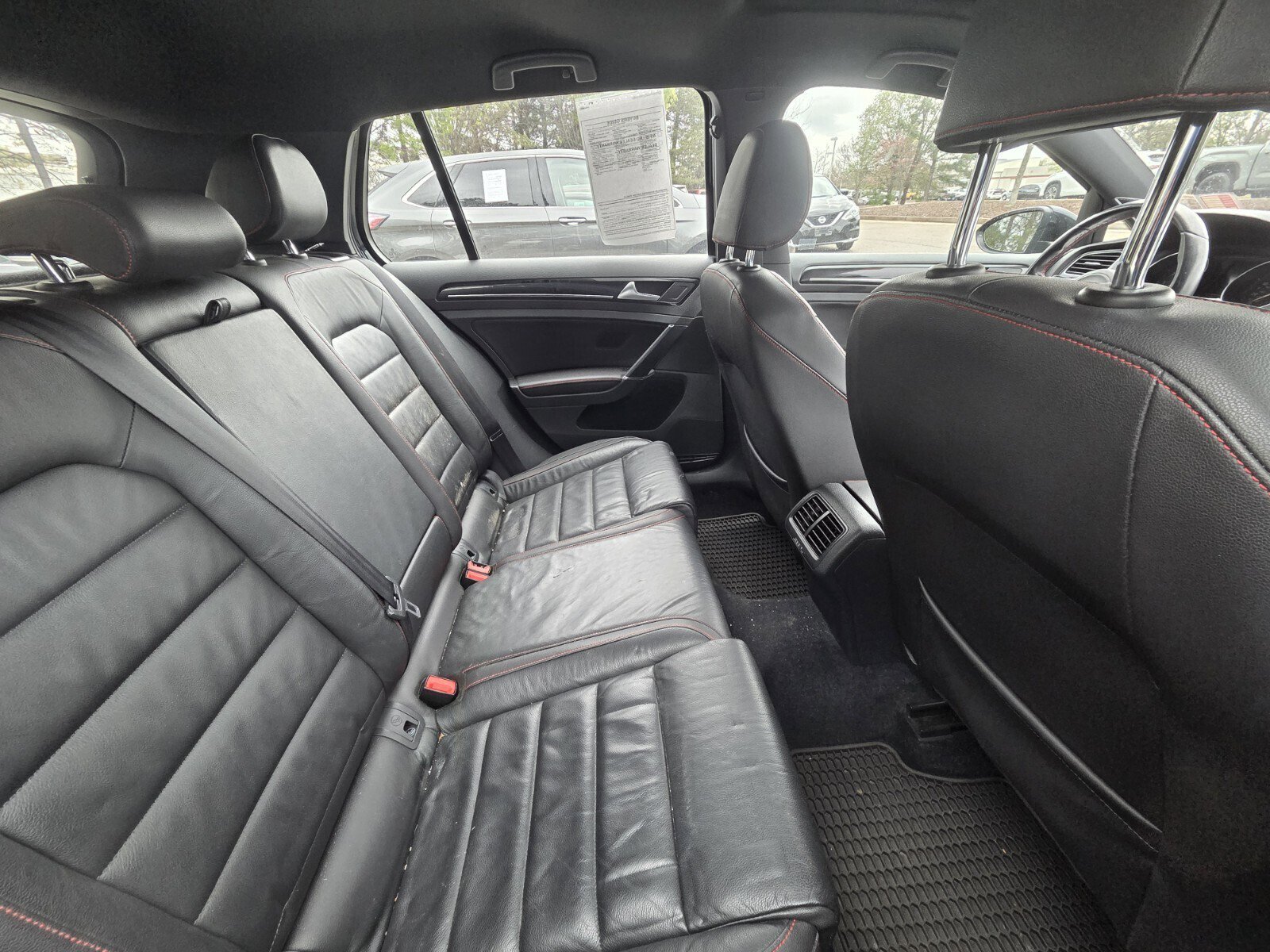 Used 2015 Volkswagen Golf S image 9