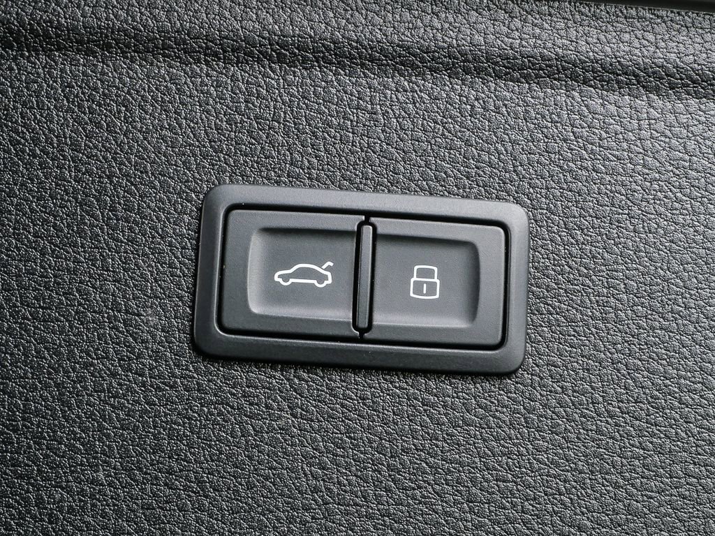 Used 2023 Audi Q5 2.0T Premium w/ Convenience Package image 32