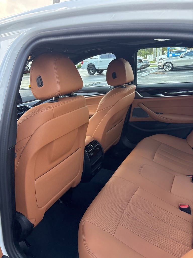 Used 2023 BMW 540i w/ Premium Package RWD image 4