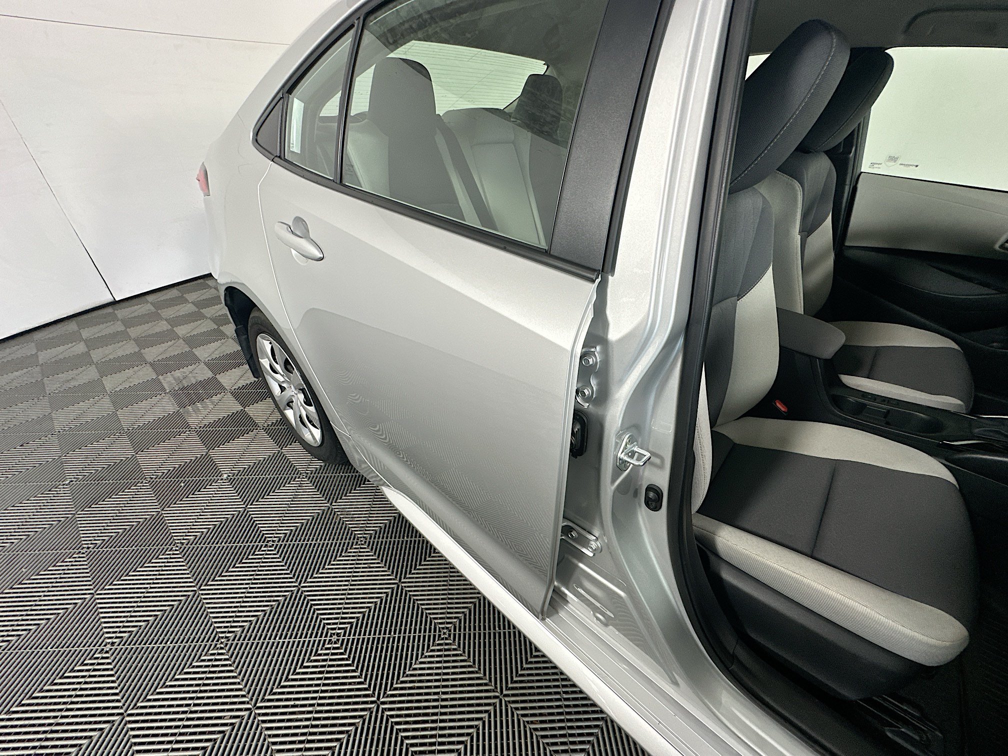 Certified 2025 Toyota Corolla LE FWD image 27