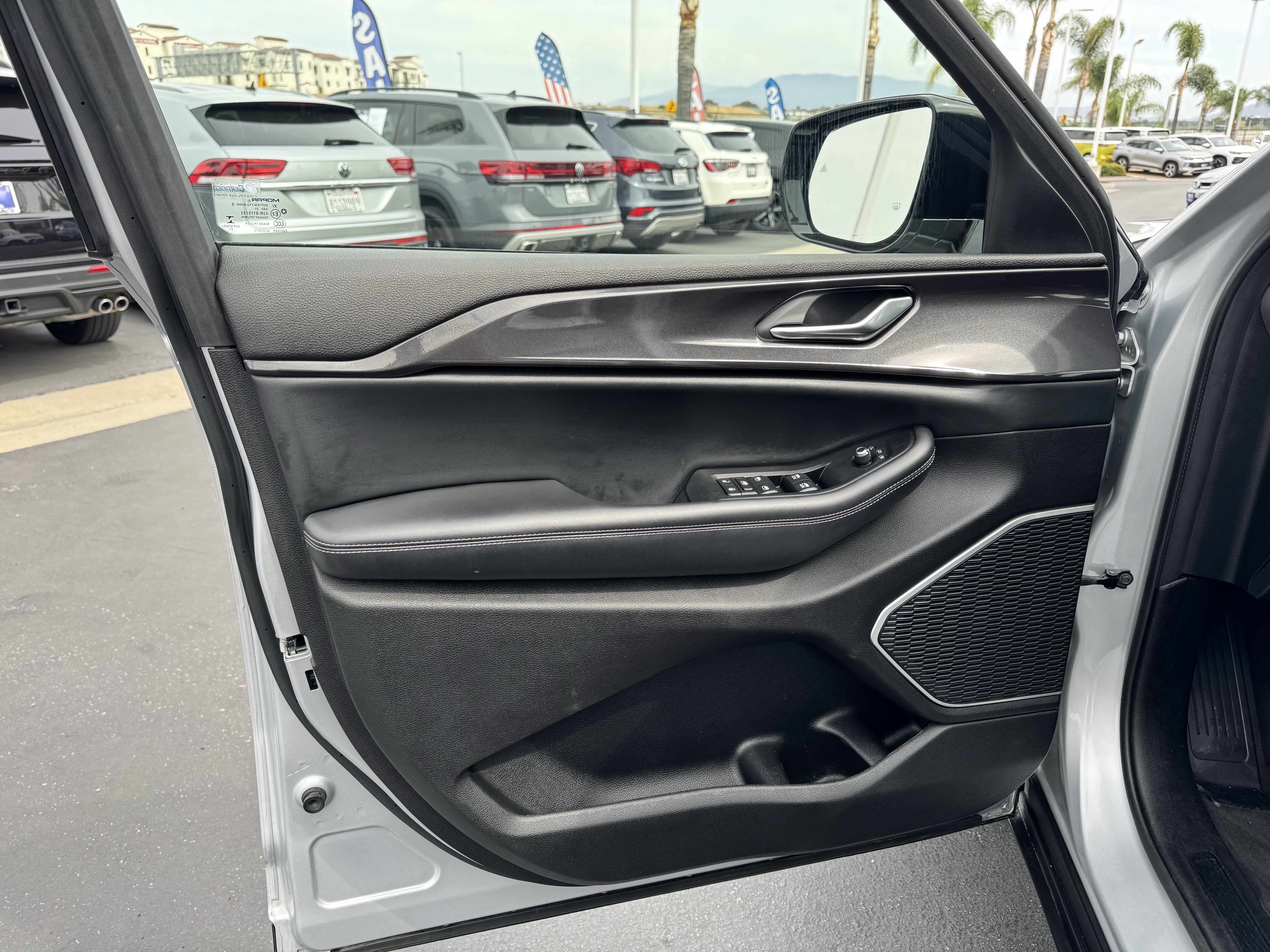 Used 2021 Jeep Grand Cherokee L Laredo image 14