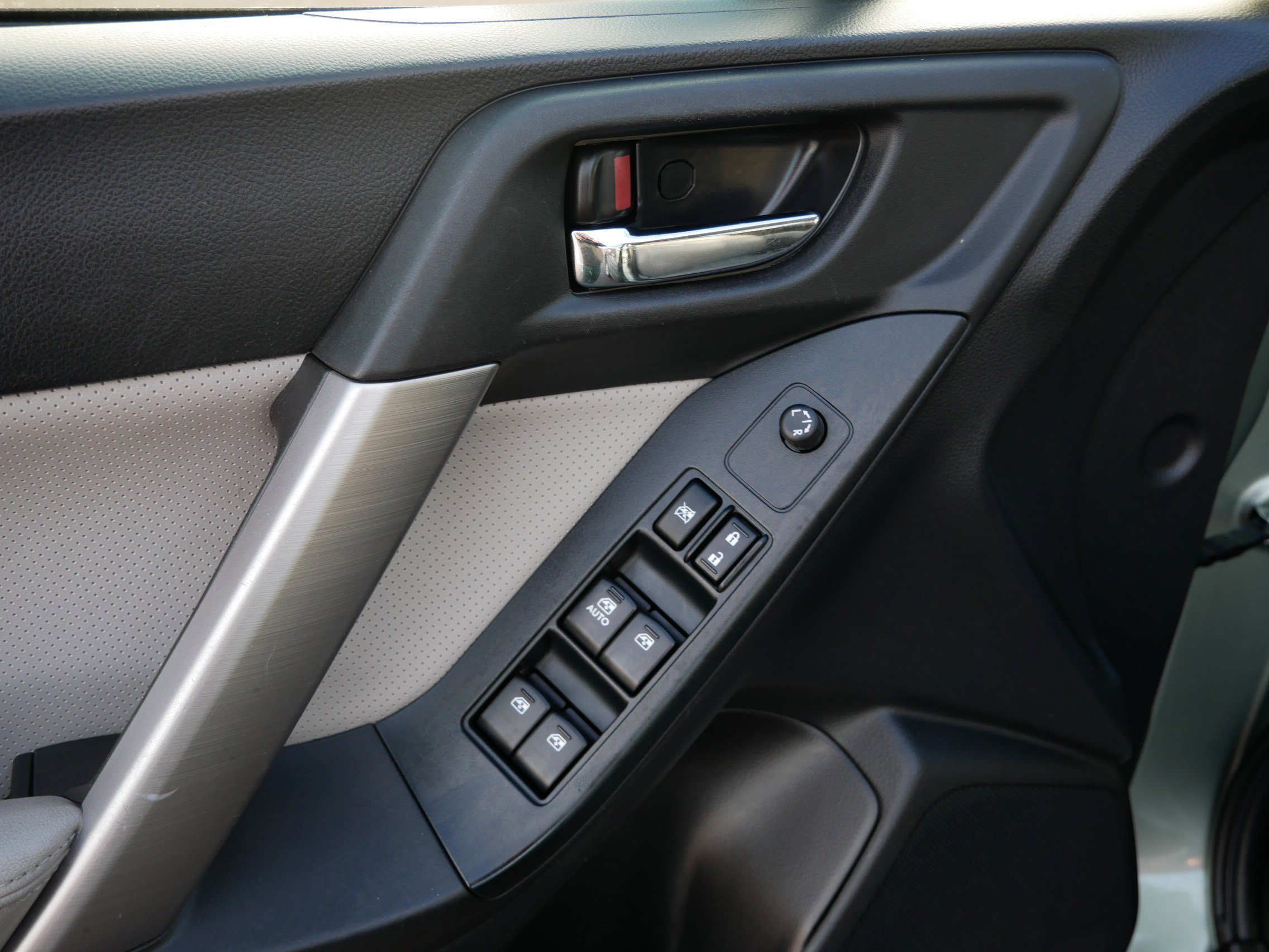 Used 2015 Subaru Forester 2.5i Limited image 20