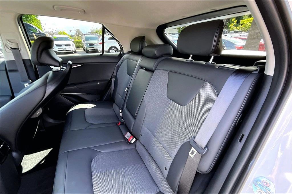 Certified 2025 Kia Niro EX Touring FWD image 15