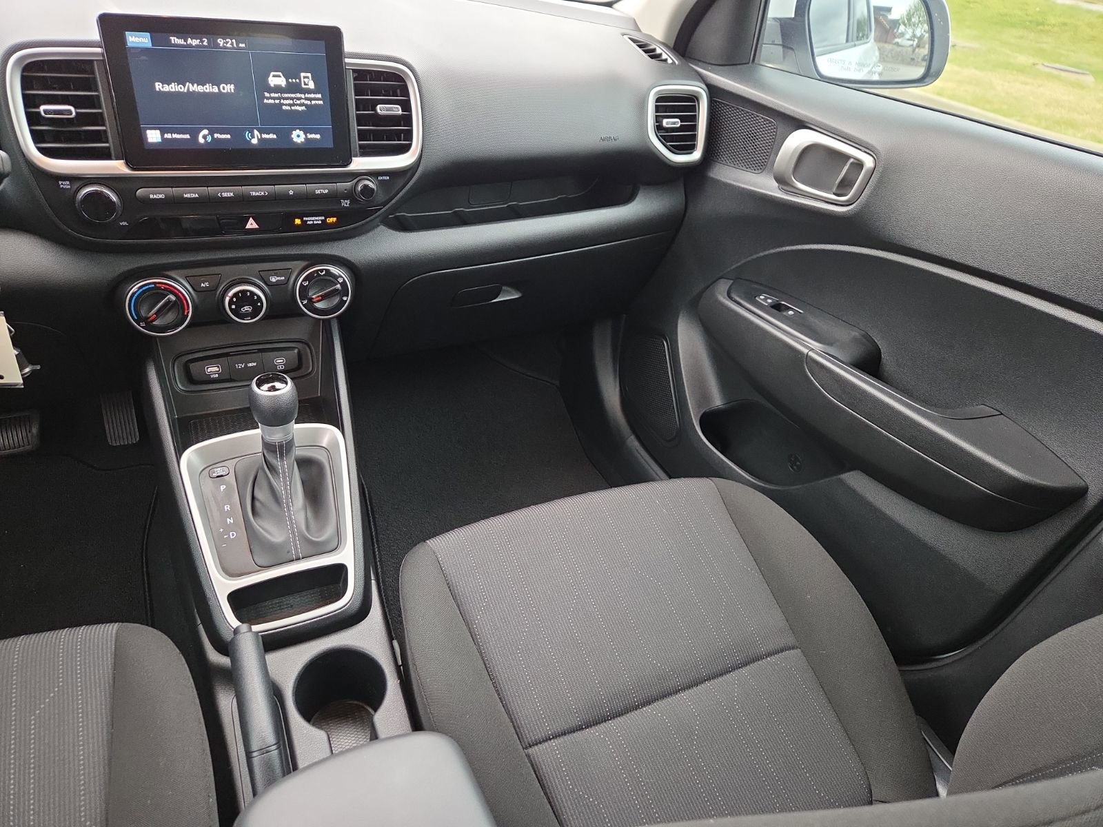 Used 2025 Hyundai Venue SE image 12