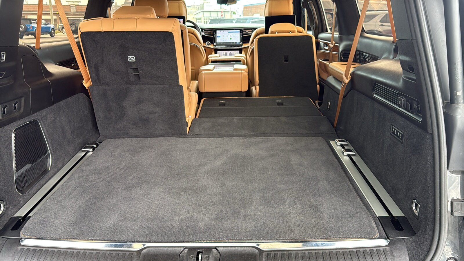 Used 2023 Jeep Grand Wagoneer L Series III w/ Rear Seat Video Group 1 AWD/4WD image 33