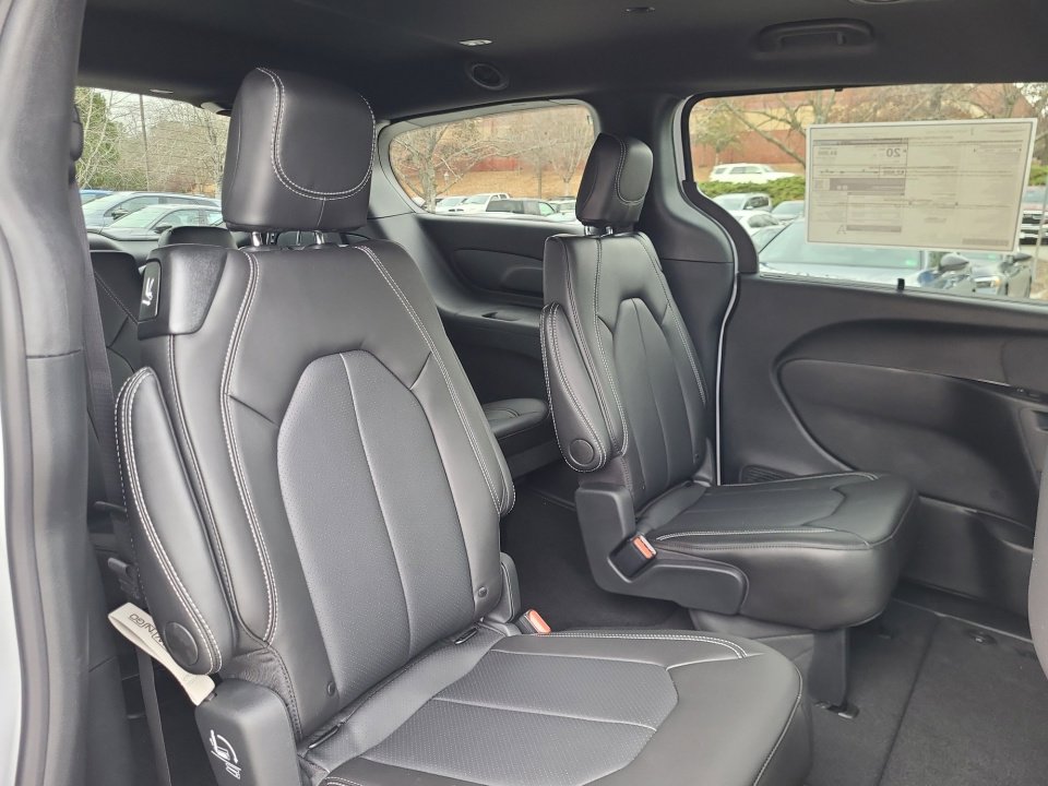 New 2026 Chrysler Pacifica Select w/ S Appearance Package image 29