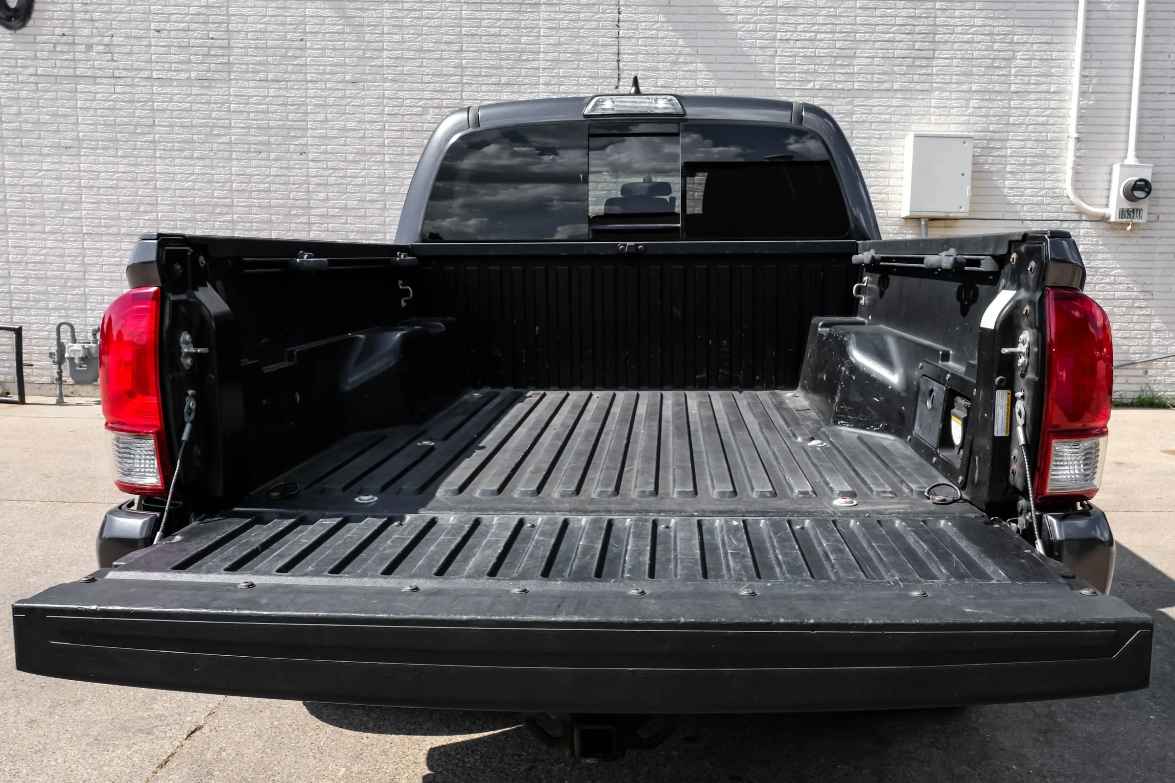 Used 2017 Toyota Tacoma TRD Sport w/ Tow Package (A/T) AWD/4WD image 50