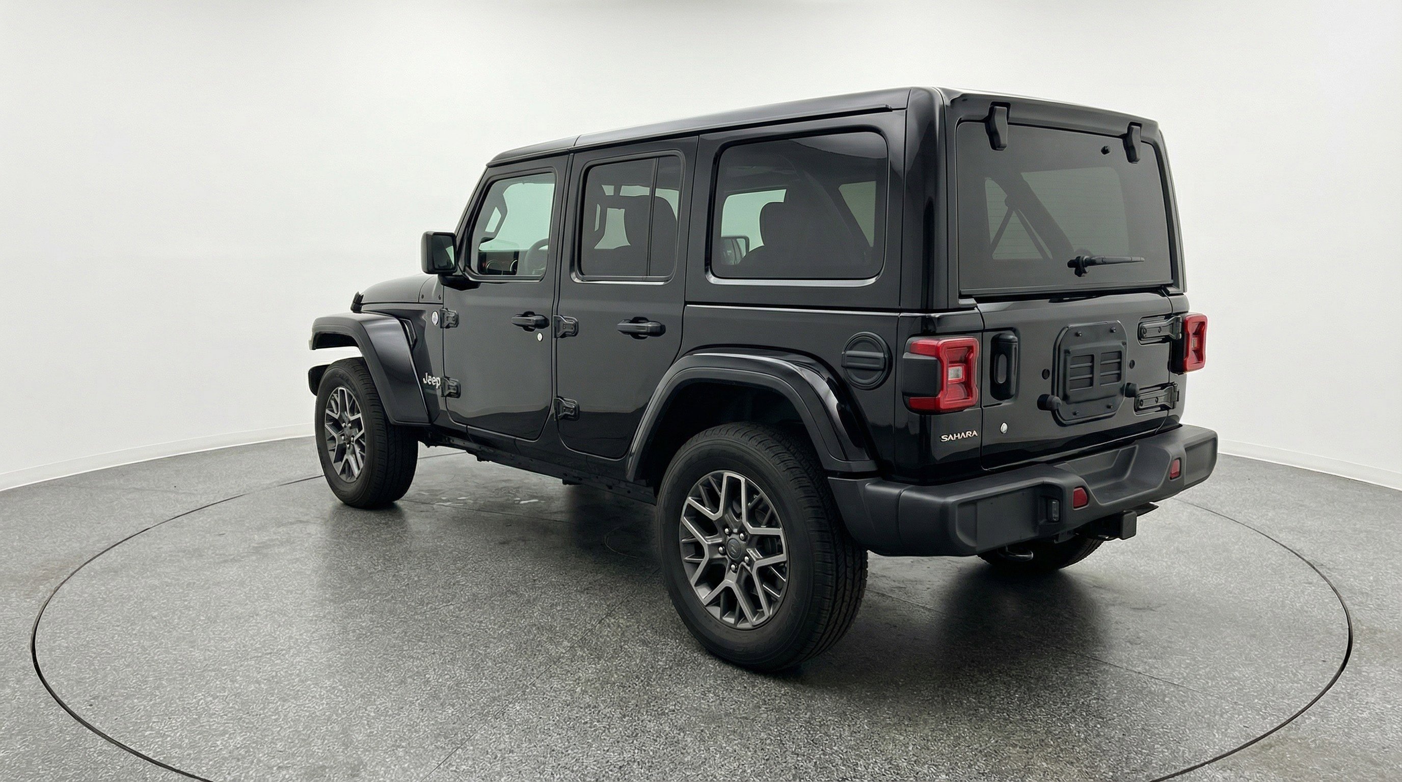 Used 2025 Jeep Wrangler Sahara image 6
