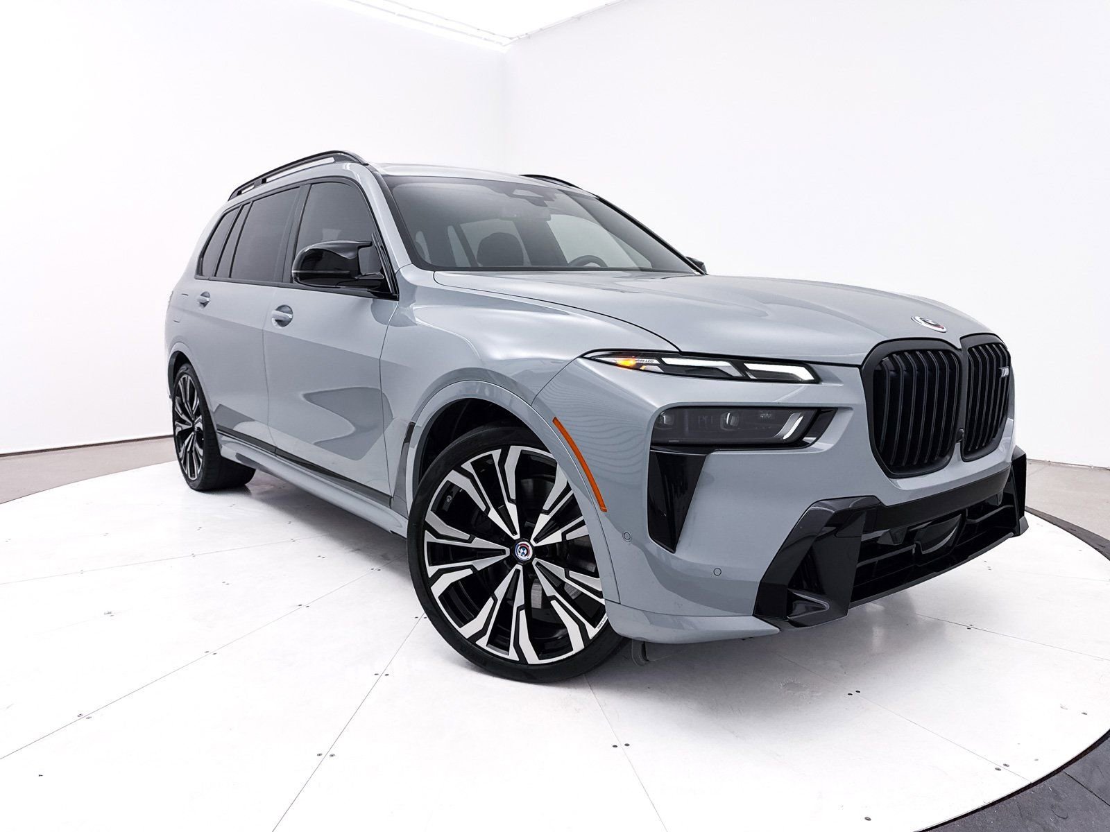Used 2023 BMW X7 M60i w/ Executive Package AWD/4WD image 2