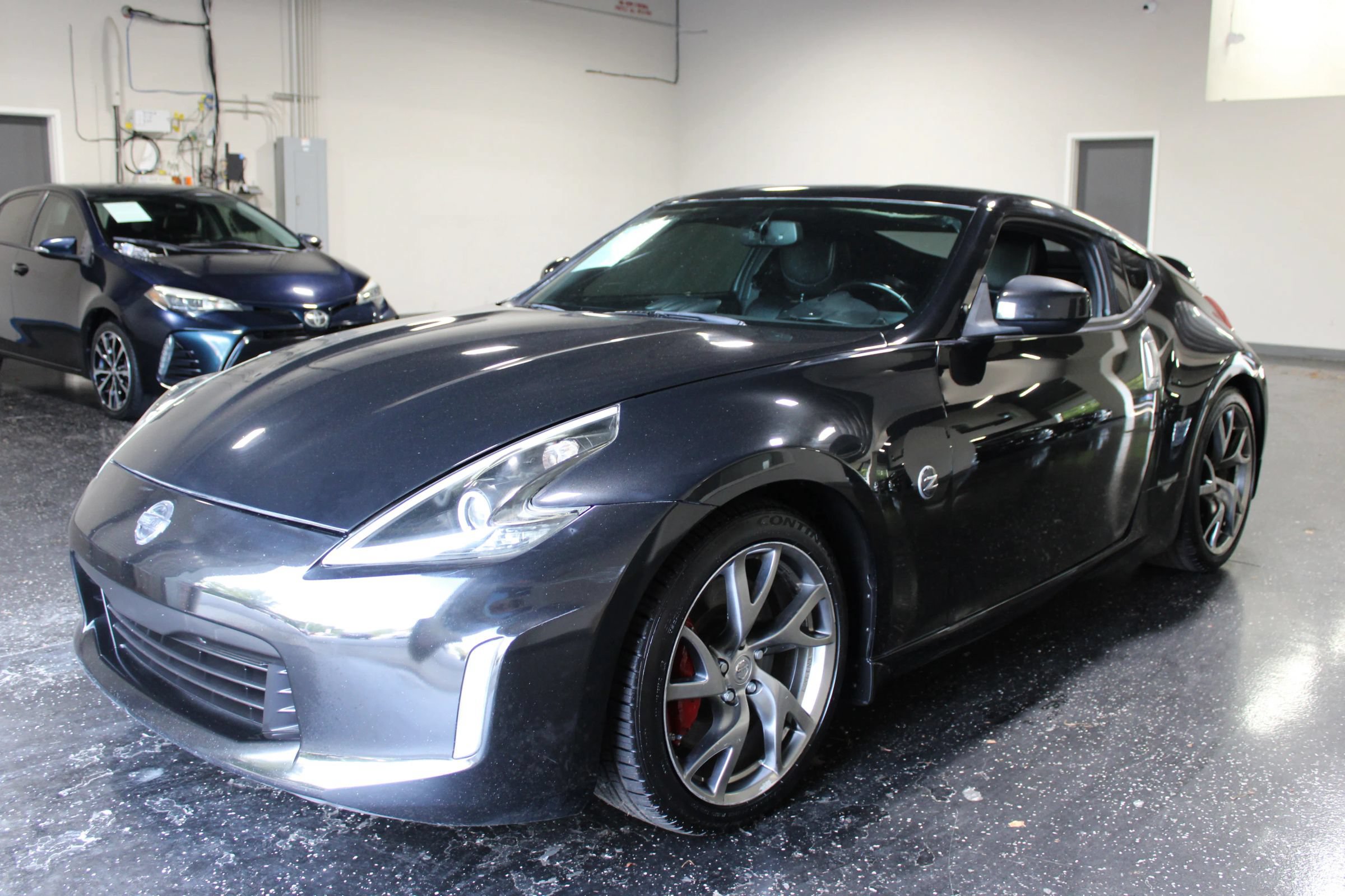 Used 2014 Nissan 370Z Touring w/ Sport Package RWD image 5