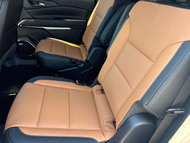New 2027 Chevrolet Traverse Z71 w/ Enhanced Driving Package AWD/4WD image 18