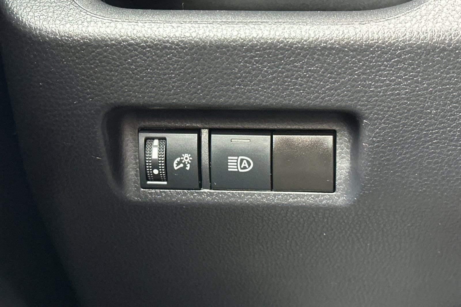 Used 2024 Toyota RAV4 XLE FWD image 32