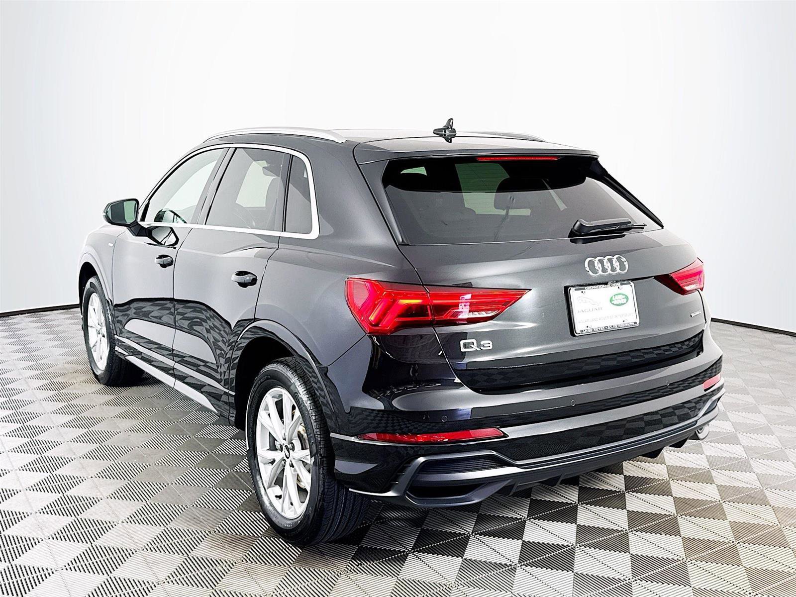 Used 2021 Audi Q3 2.0T Premium w/ Convenience Package image 8