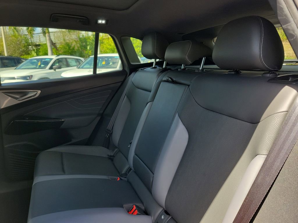 Used 2024 Volkswagen ID.4 S image 10