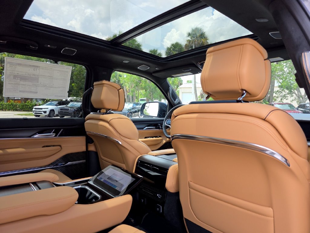 New 2026 Jeep Grand Wagoneer Summit AWD/4WD image 17