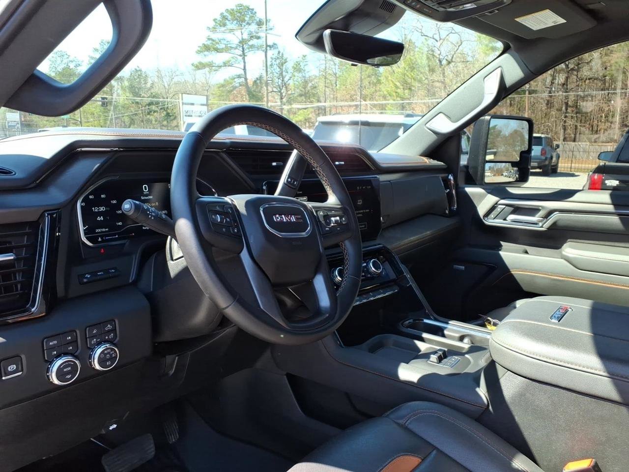 Used 2025 GMC Sierra 2500 AT4 w/ AT4 Premium Plus Package image 11