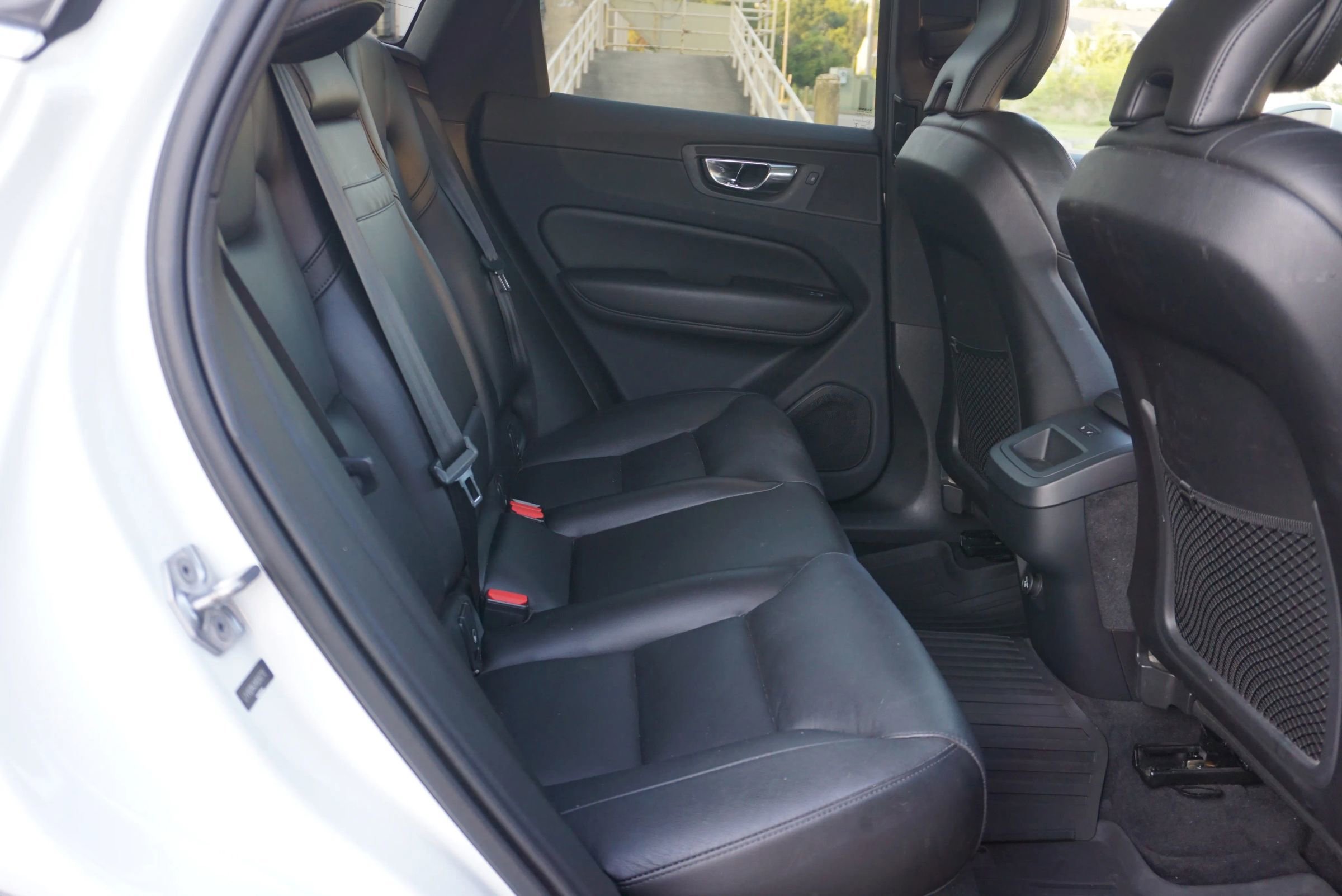 Used 2019 Volvo XC60 T5 Momentum w/ Multimedia Package image 16