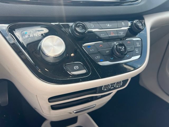 Used 2022 Chrysler Pacifica Touring-L FWD image 12