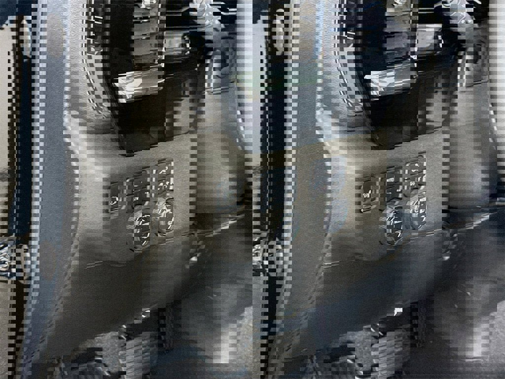 Used 2024 Chevrolet Silverado 1500 LT image 4