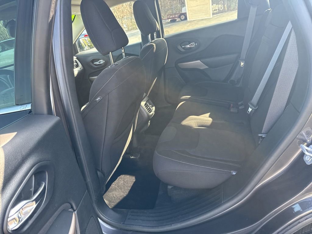 Used 2017 Jeep Cherokee Latitude w/ Cold Weather Group image 13