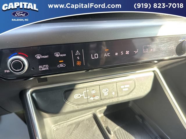 Used 2025 Kia Carnival SX FWD image 30