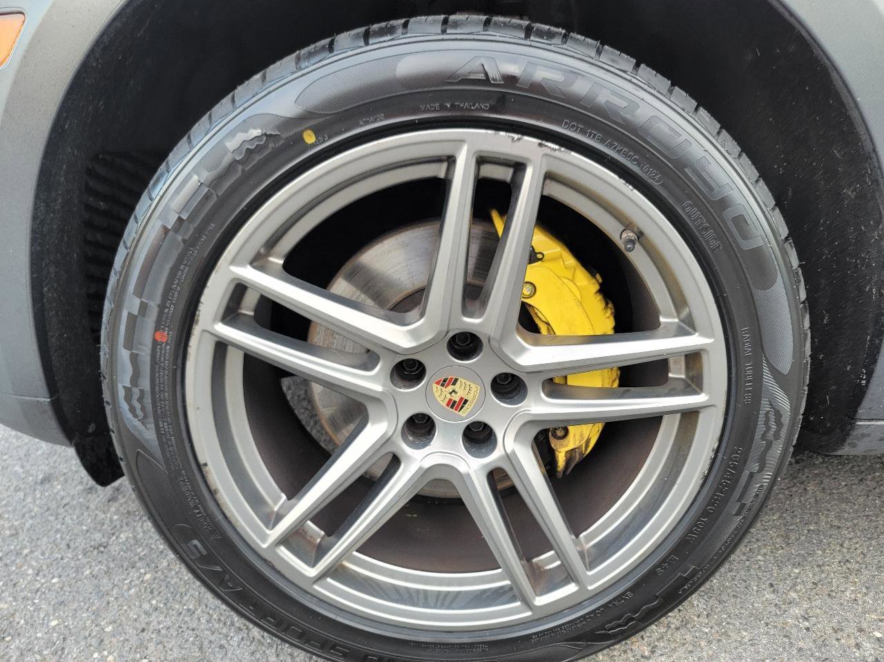 Used 2019 Porsche Macan S AWD/4WD image 11