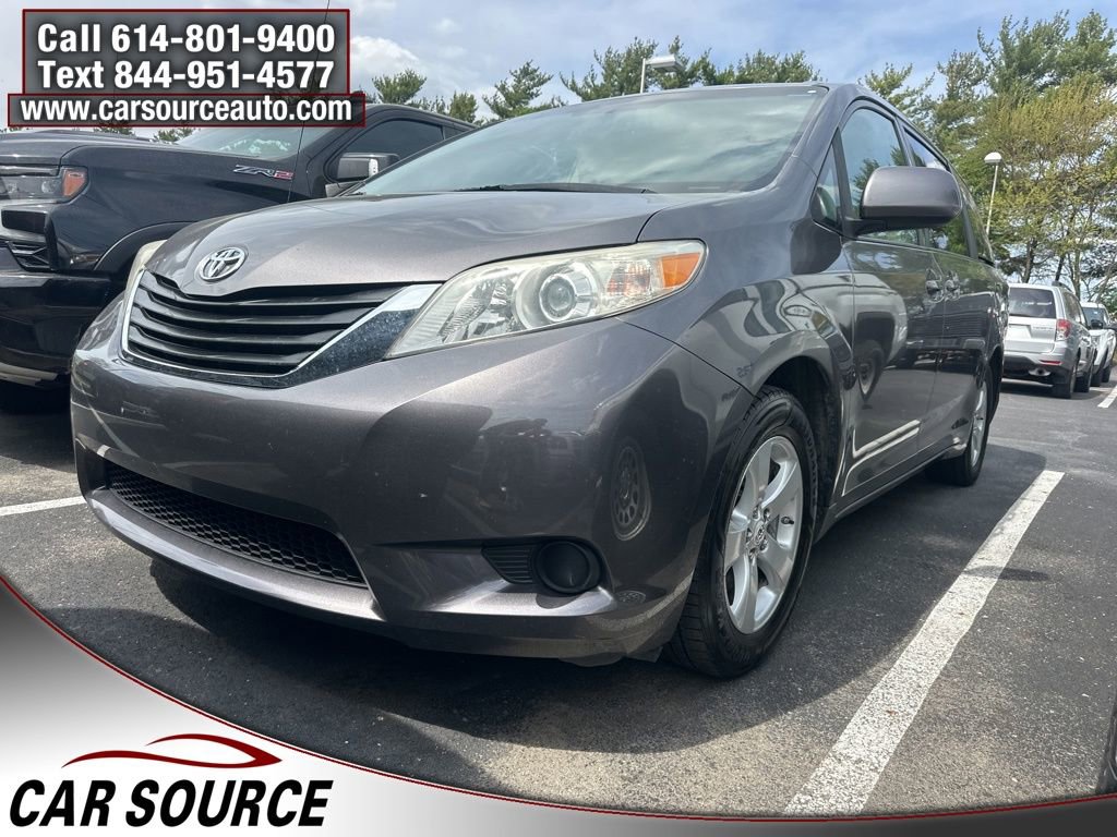 Used 2011 Toyota Sienna LE image 1