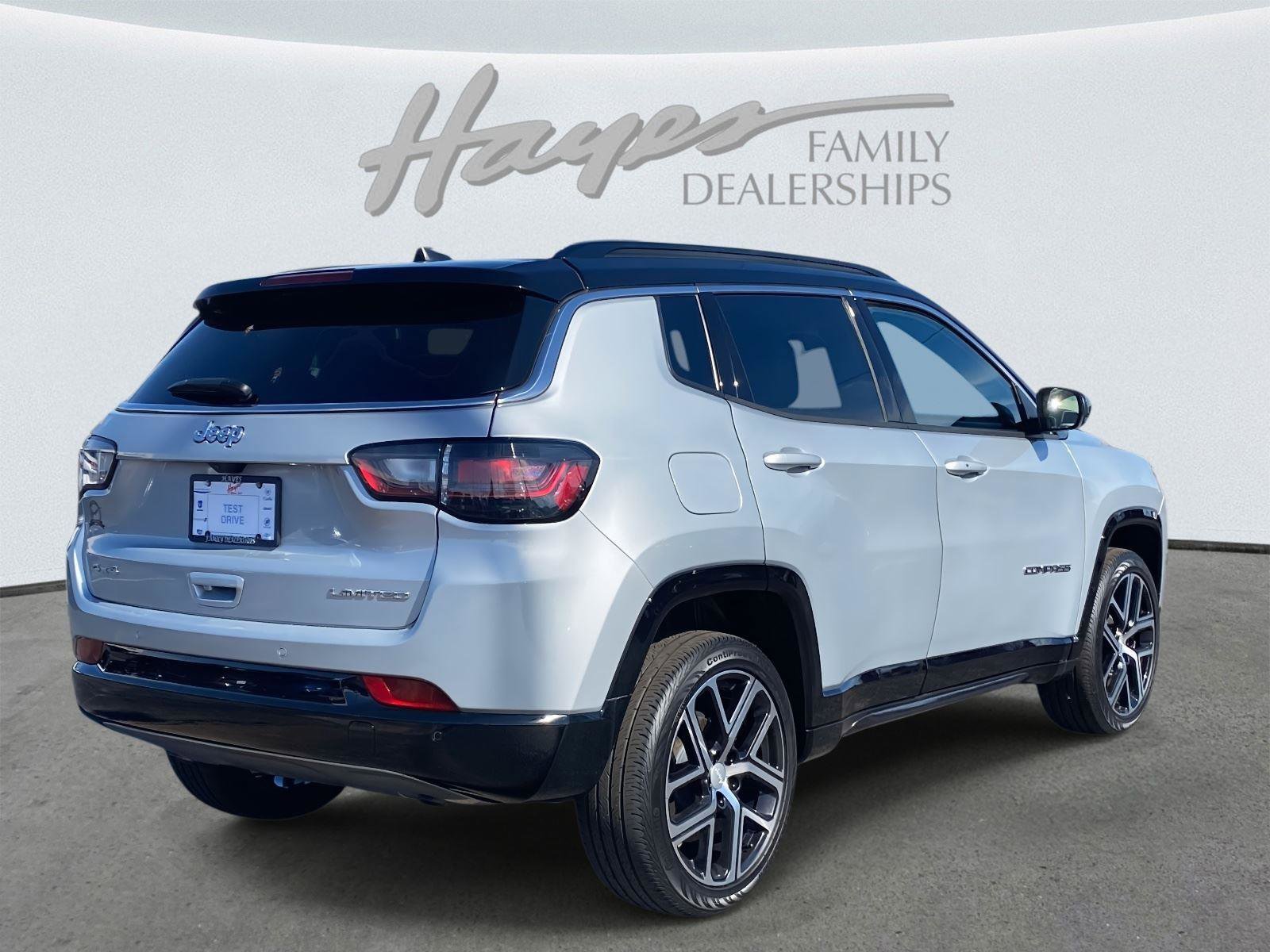 Used 2024 Jeep Compass Limited w/ Elite Group image 11