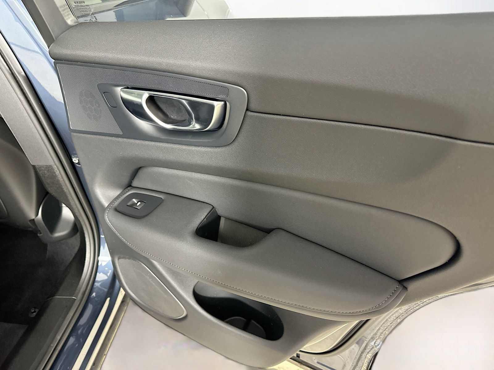 New 2026 Volvo XC60 B5 Plus w/ Protection Package Premier AWD/4WD image 40