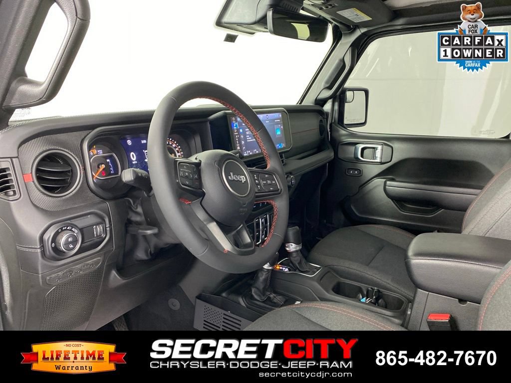 Used 2024 Jeep Gladiator Rubicon w/ Technology Group AWD/4WD image 11