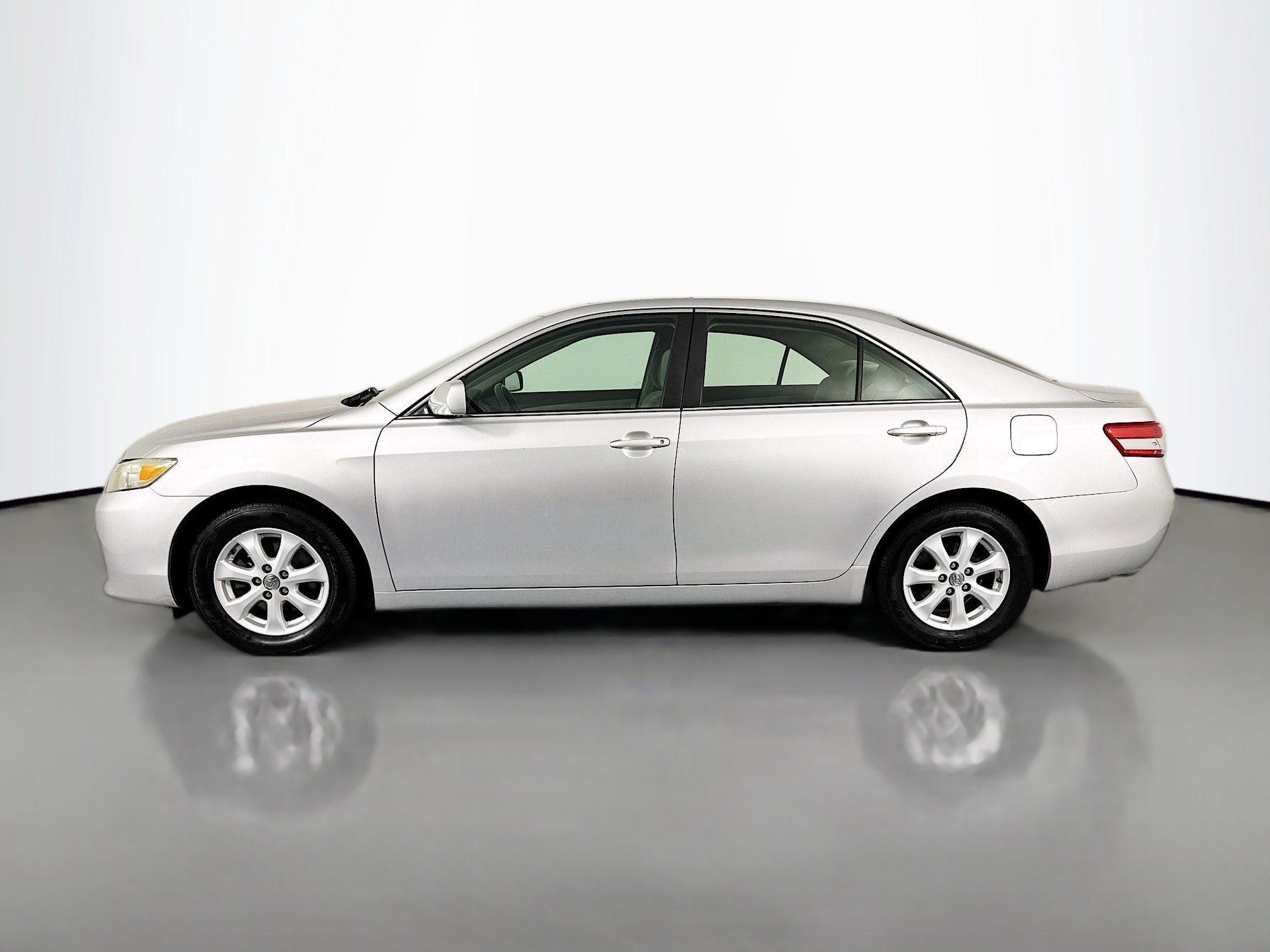 Used 2011 Toyota Camry LE w/ LE Extra-Value Pkg image 8