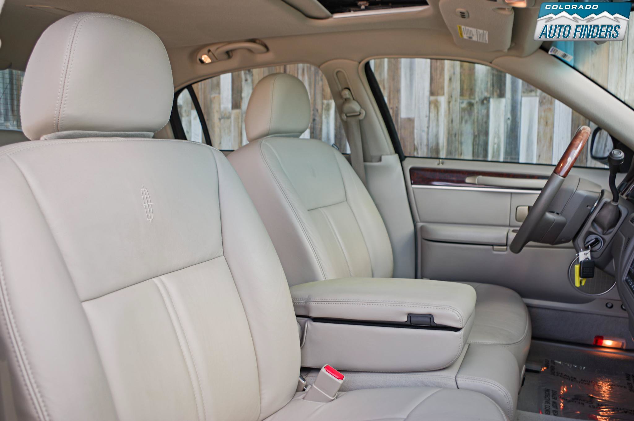 Used 2006 Lincoln Town Car Signature Limited RWD image 20